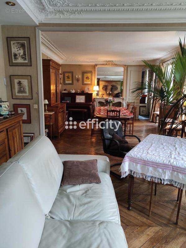 Appartement à PARIS-10E