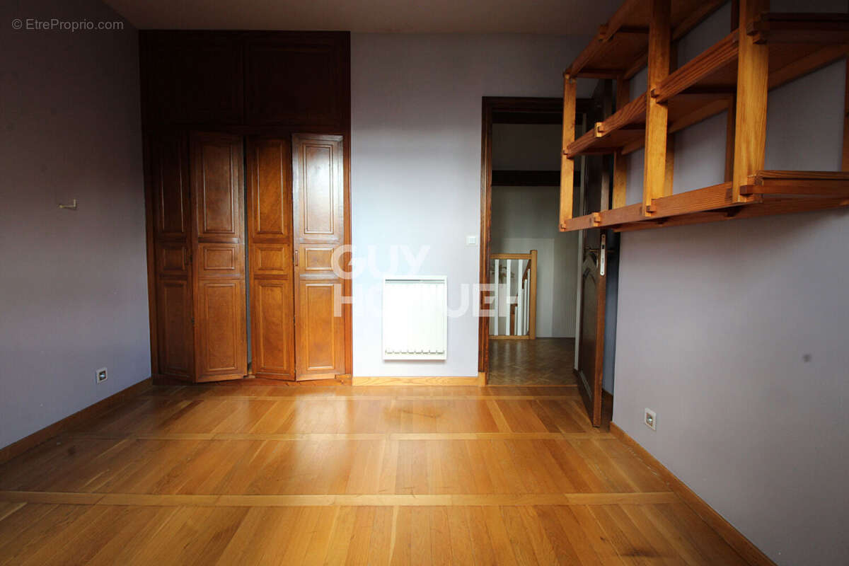 Maison à VERNEUIL-L&#039;ETANG