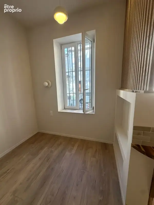 T1 rénové 15,57 m2  Immeuble refait à neuf   Faibles charges - photo 4