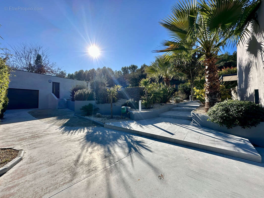 Maison à SAINT-CLEMENT-DE-RIVIERE