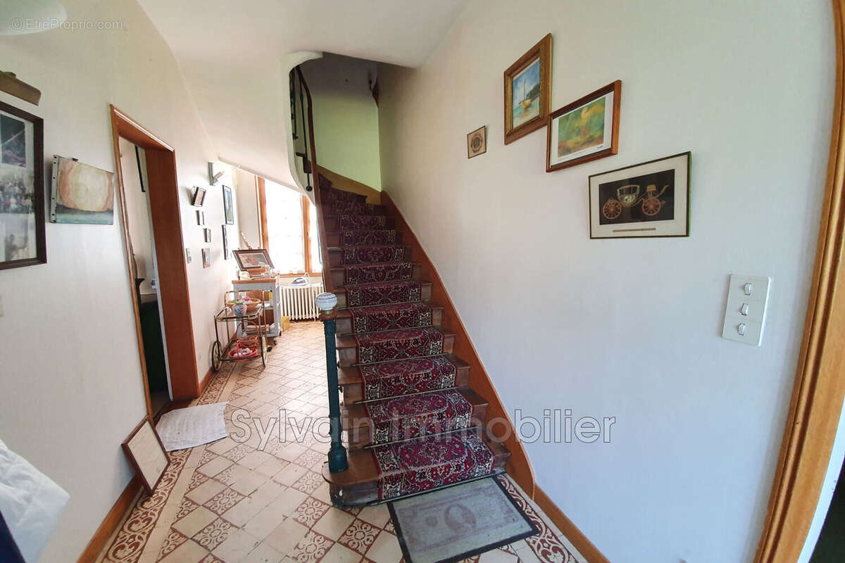 Maison 231 m² à Songeons  - photo 6