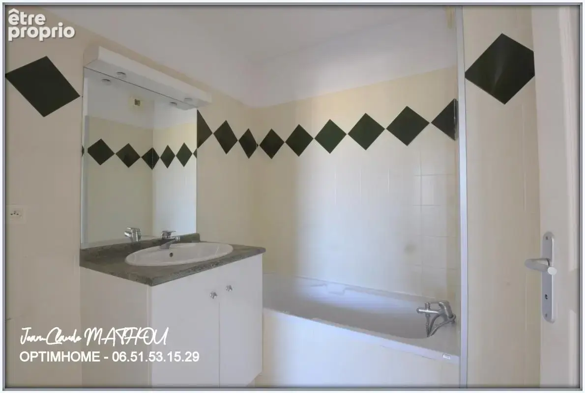 A vendre appartement T2 41 m² avec terrasse, vue campagne, 2 parkings et piscine - 11200 Lézignan-Corbières - photo 3