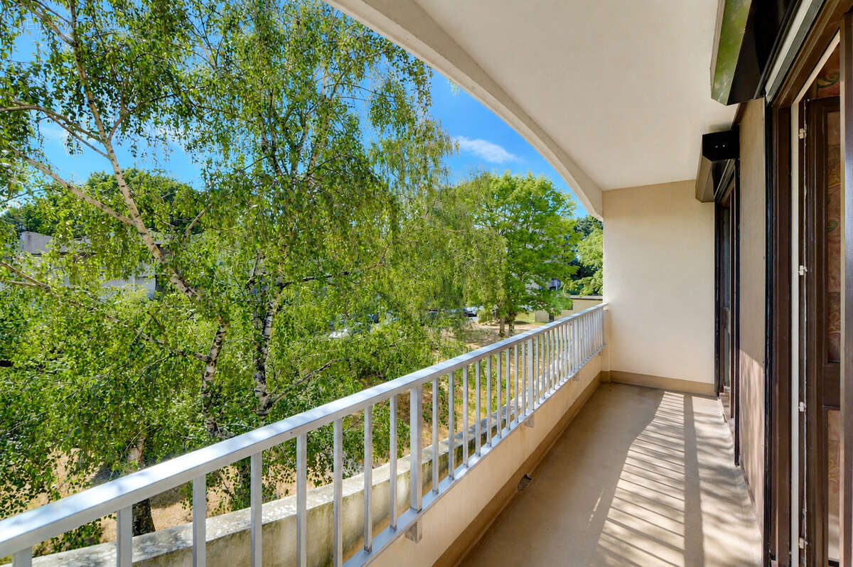 A Vendre Appartement T3 m² + une place de stationnement + une cave - photo 2