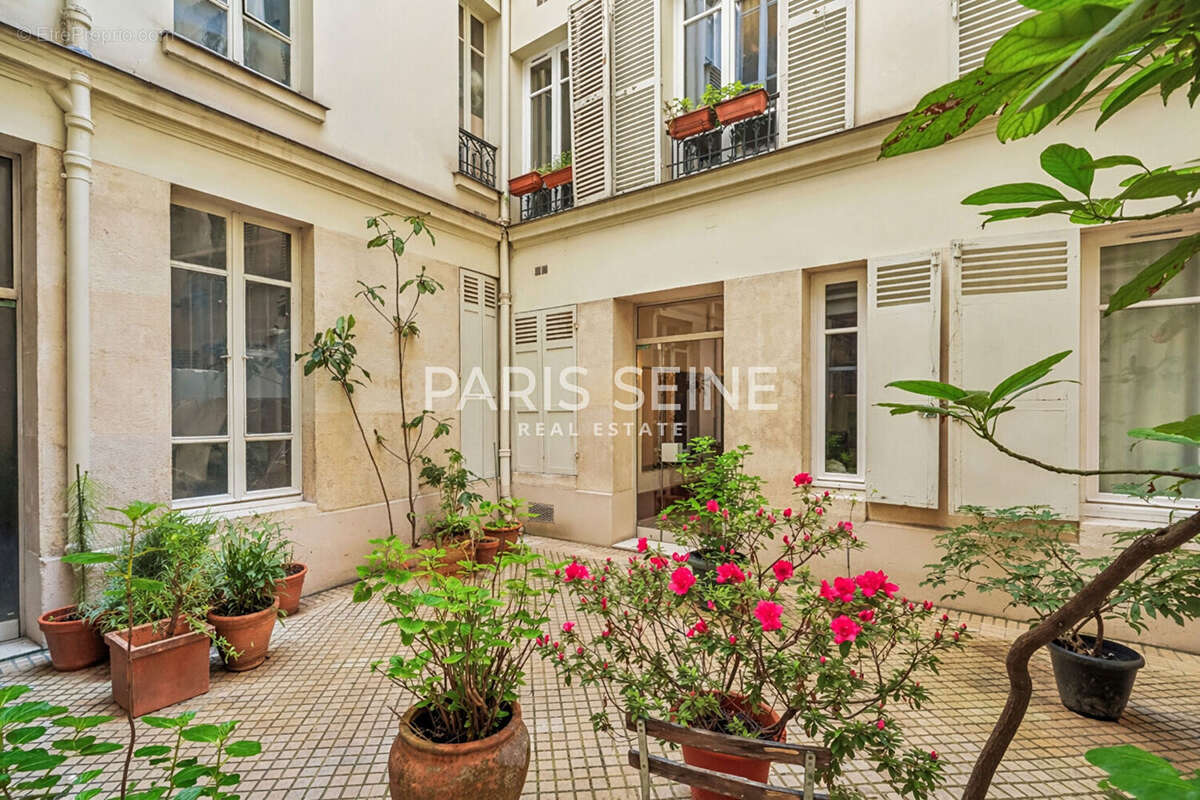 Appartement à PARIS-7E