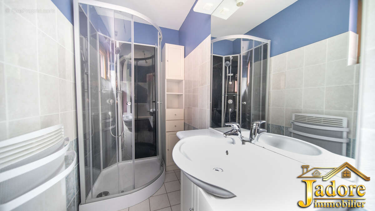 Appatrtement f4 1er etage - photo 4