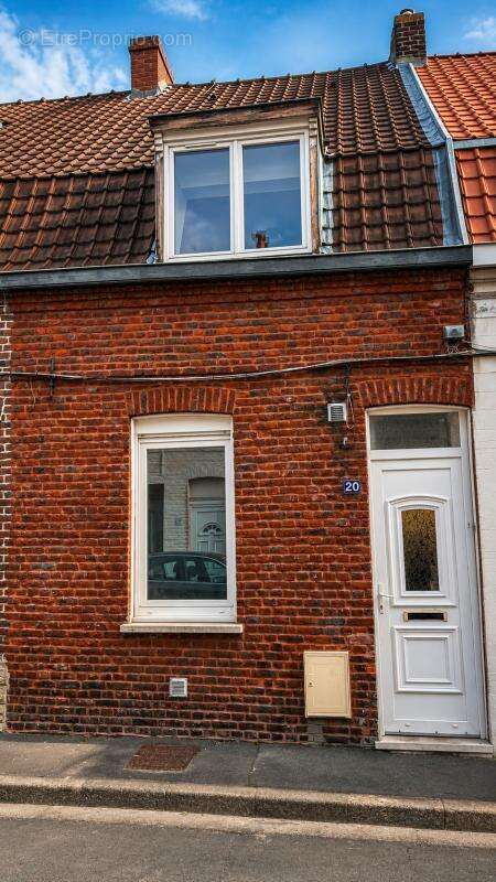 Tourcoing  superbe maison flamande entièrement rénovée 2 chambres avec jardin  129 500€ fai - photo 7