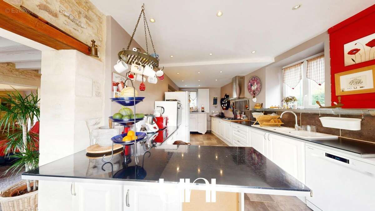 Maison à SAINTE-CROIX-SUR-MER