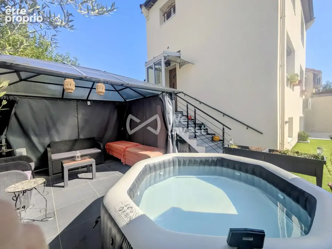Pergola et jaccuzzi  - Maison à ARGENTEUIL