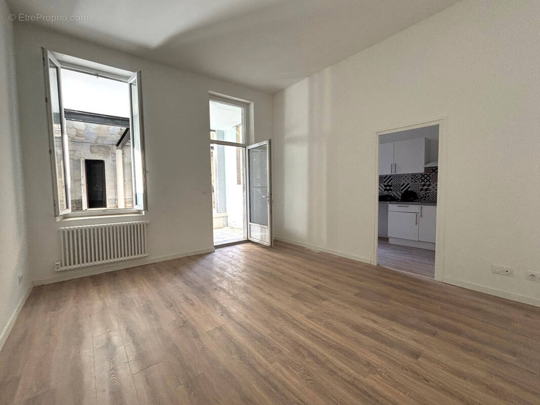 Appartement à MARSEILLE-1E
