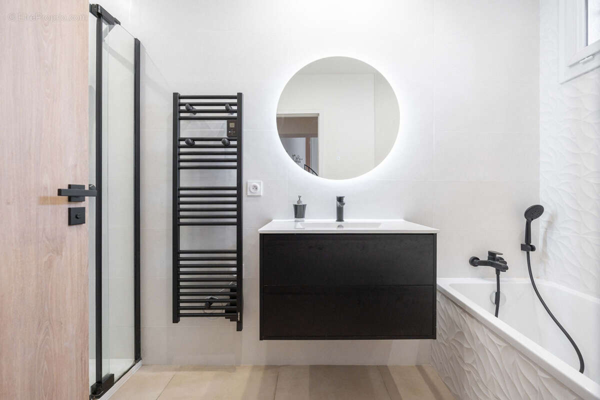 Appartement à MARSEILLE-5E