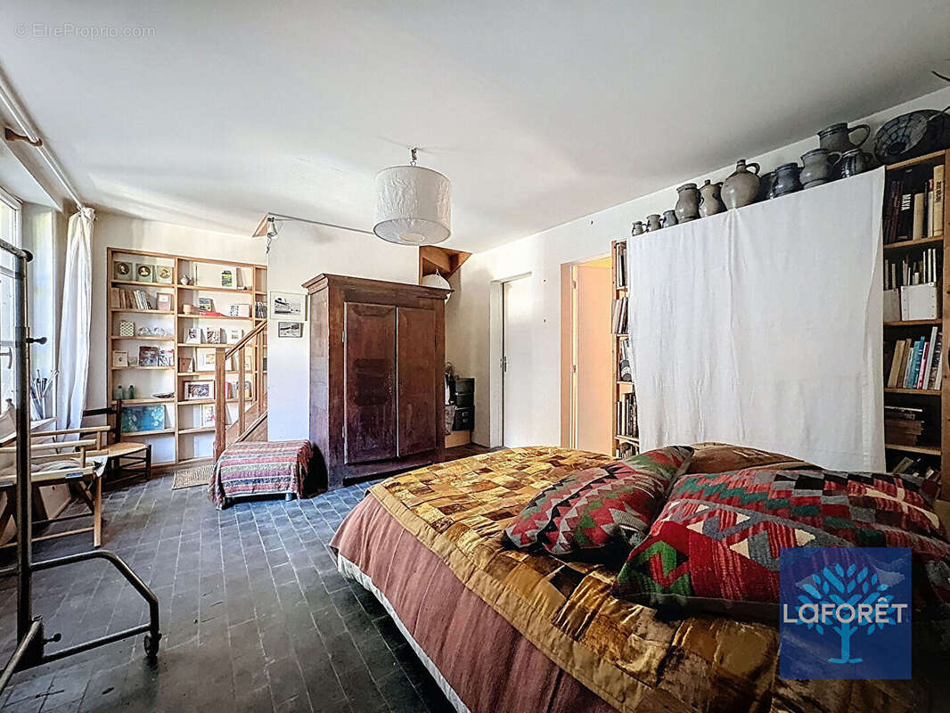 Appartement à CHILLY-MAZARIN