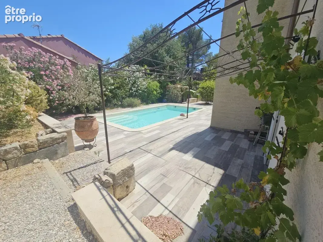 BASTIDE  Rénovée - 190 m²  4 Chambres - terrain clos et arboré de 600 m² avec belle Piscine - photo 4