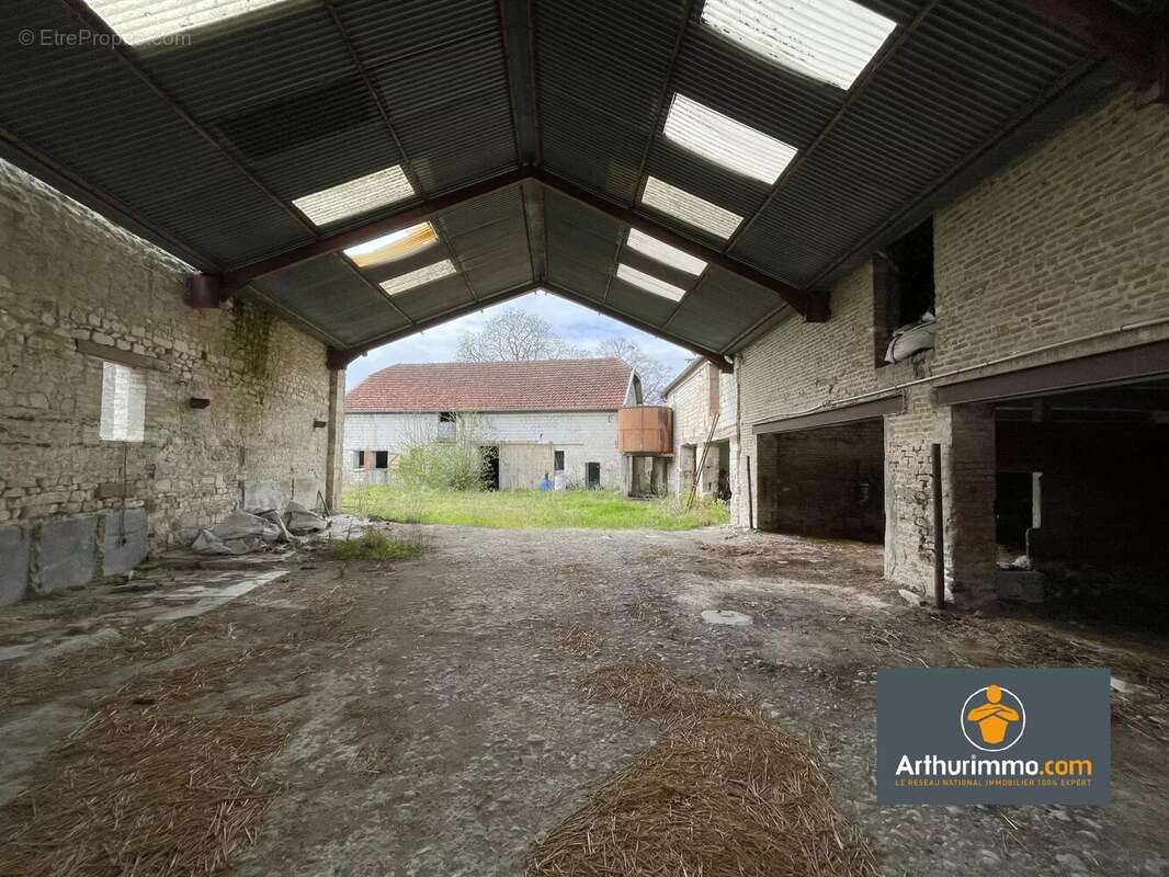 Commerce à NEUFCHATEL-SUR-AISNE