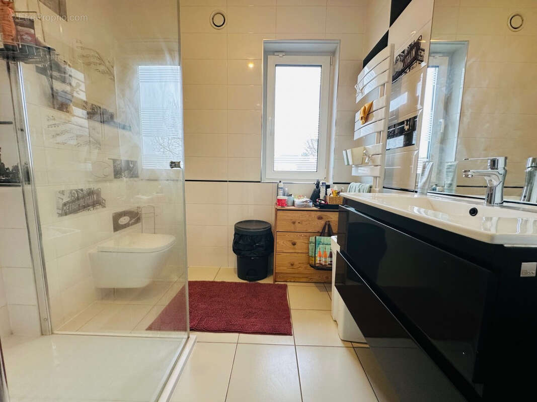 Maison à SAINT-GENIS-POUILLY