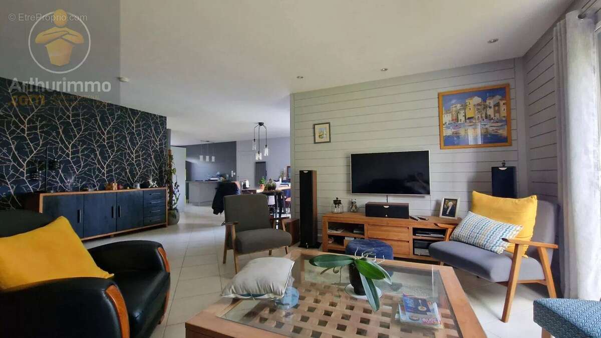 Maison à SAINT-ETIENNE-DE-MER-MORTE