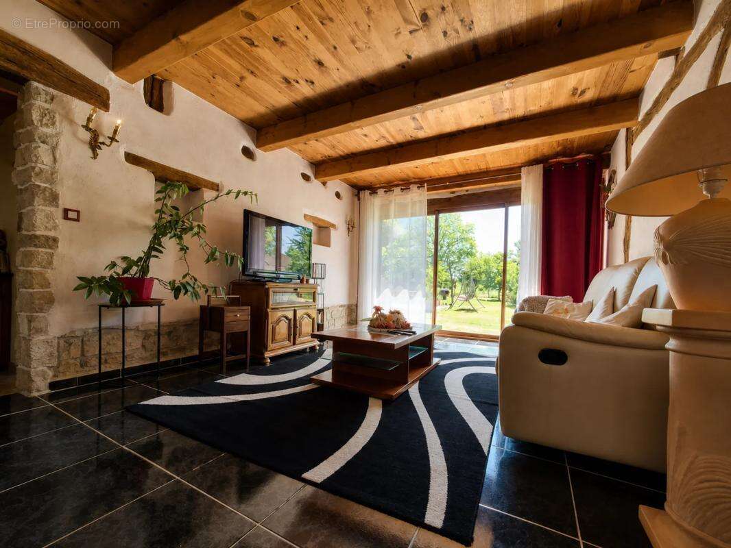 Maison de 5 pièces de 148 m² à Pleure - photo 2