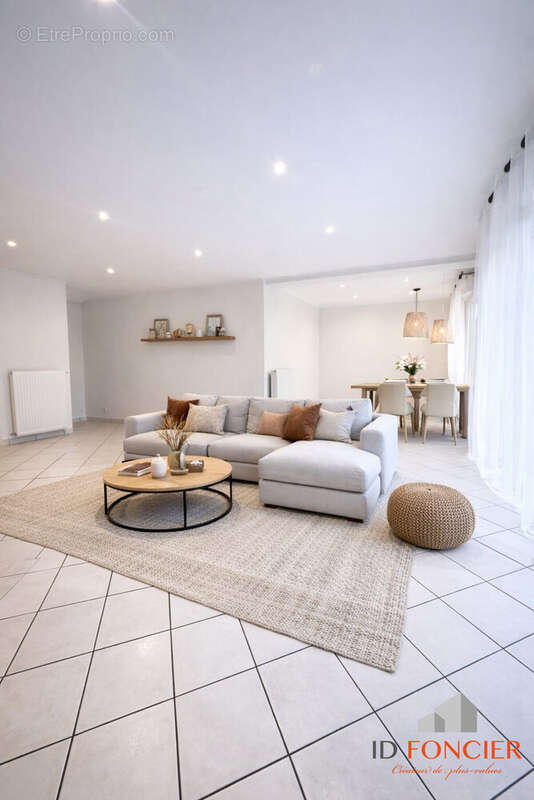 Maison à MORANGIS