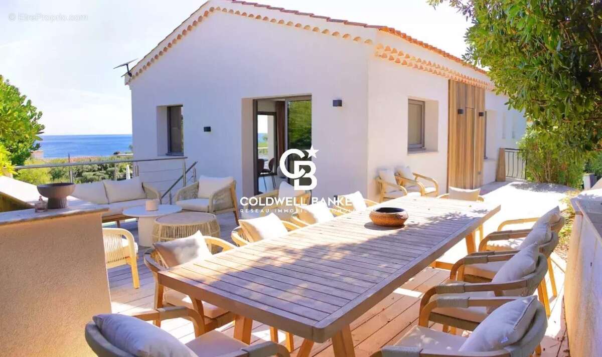 Maison à LES ISSAMBRES