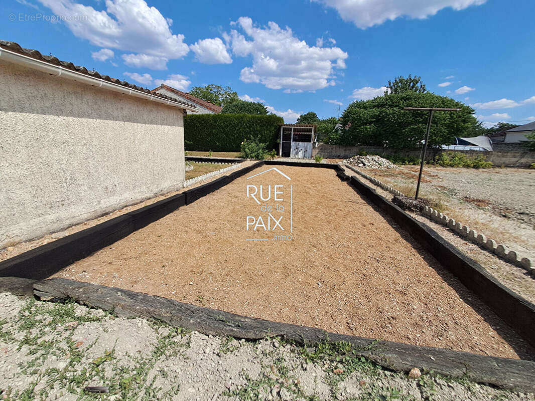 Maison sur sous sol avec grand terrain et double garage à Availles-en-Châtellerault - photo 6