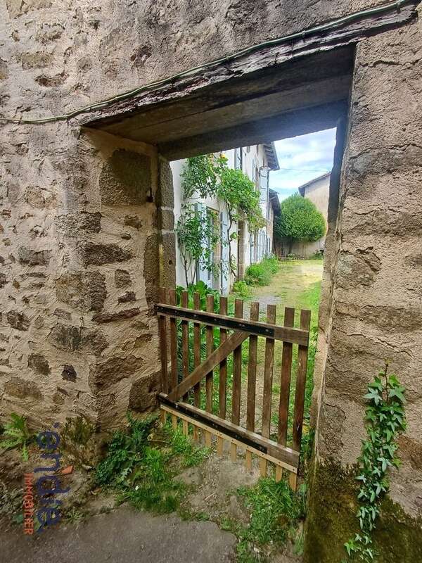 Maison à CHERONNAC