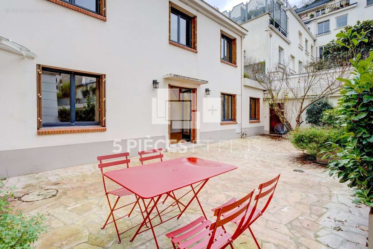 Maison à NEUILLY-SUR-SEINE