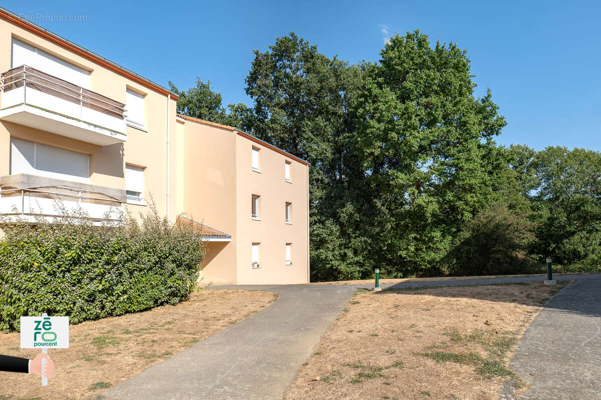 La roche-sur-yon est   f2 avec balcon & parking privatif   une opportunité à saisir ! - photo 3