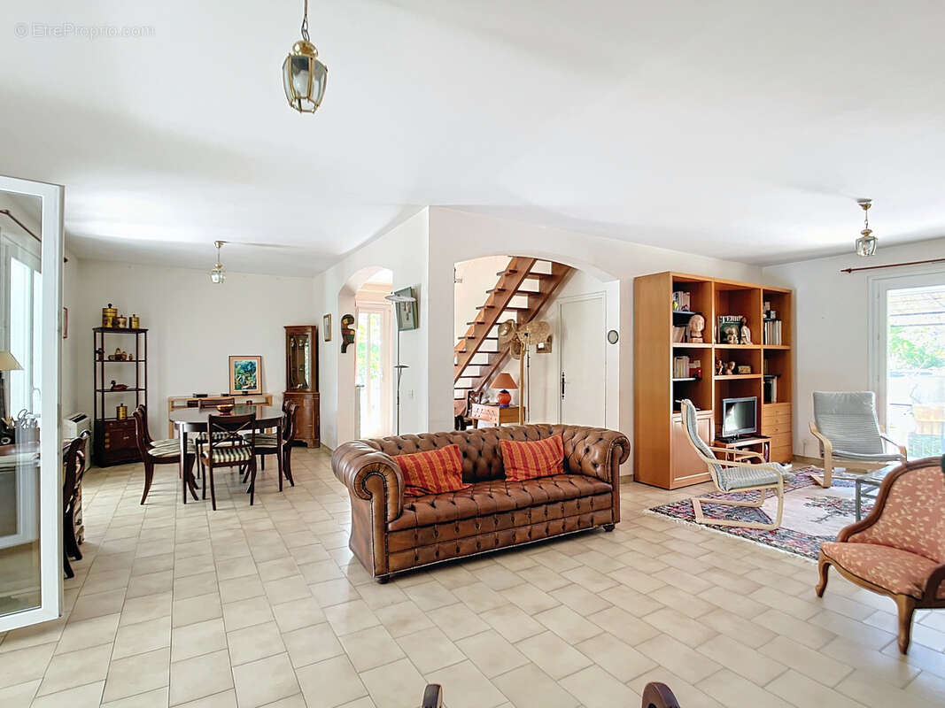 Maison à SAINT-CLEMENT-DE-RIVIERE