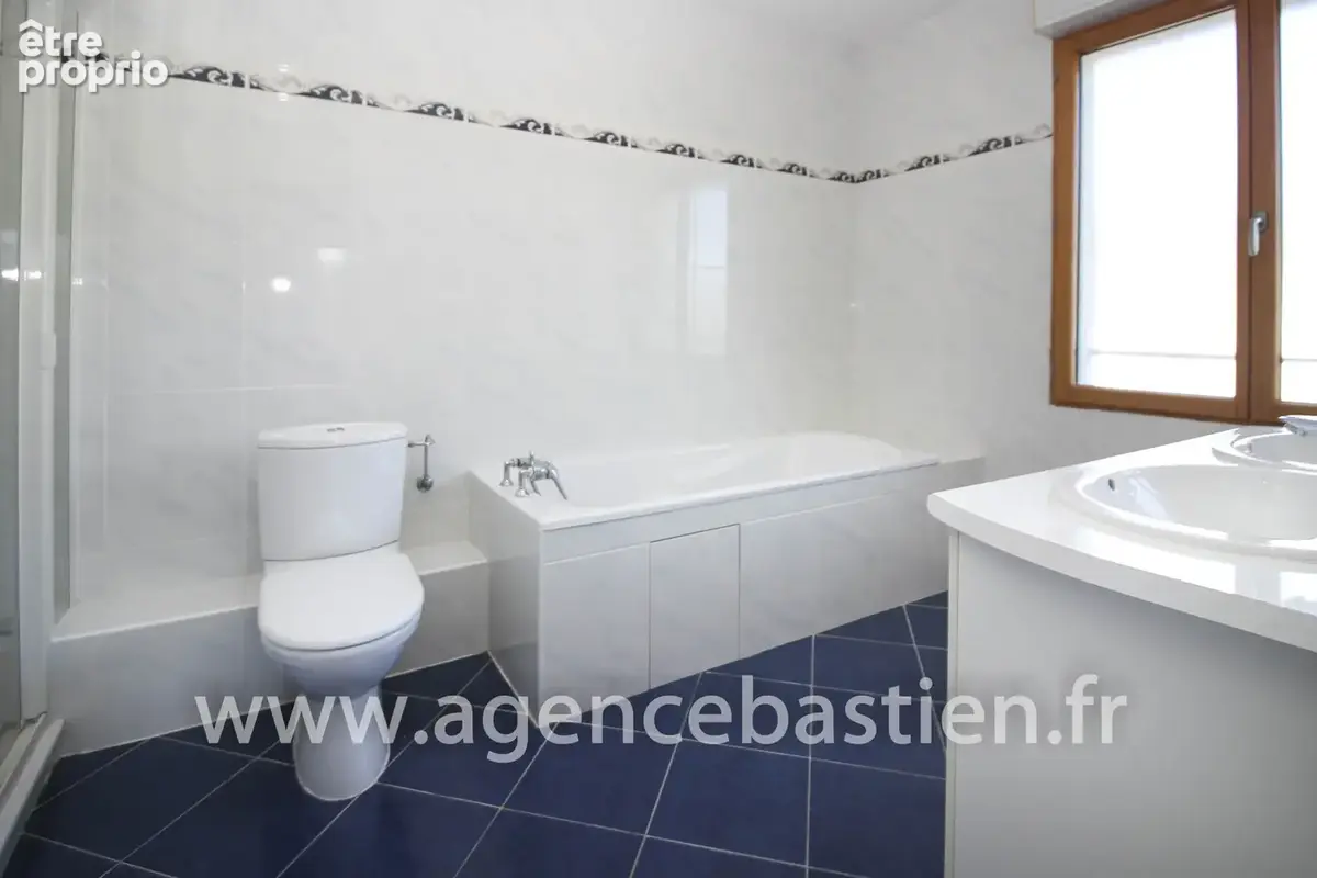 DIVONNE-LES-BAINS   Grand T3 de 93 m2 avec terrasse de plus de 30 m2   Dernier étage   Exclusivité - photo 10