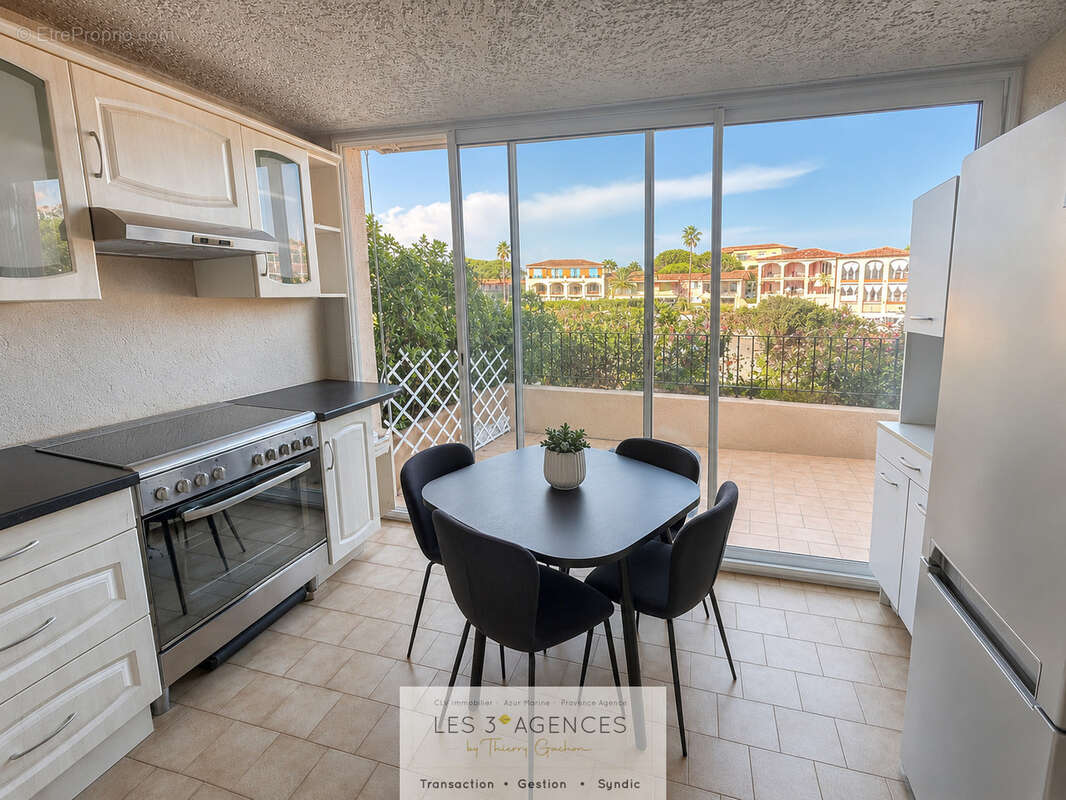 Port cogolin   3 pièces avec terrasse, piscine et vue sur la marina - photo 6