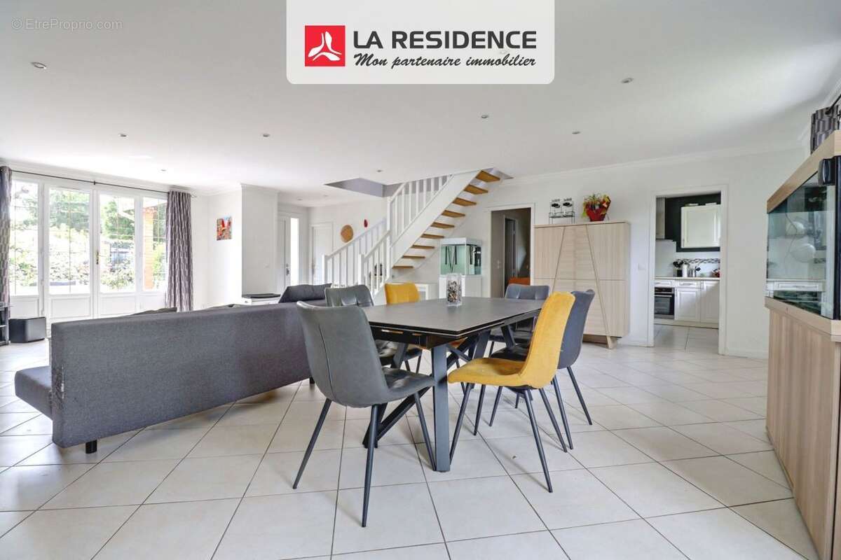 Maison 179 m² à Verneuil-Sur-Seine  - photo 2
