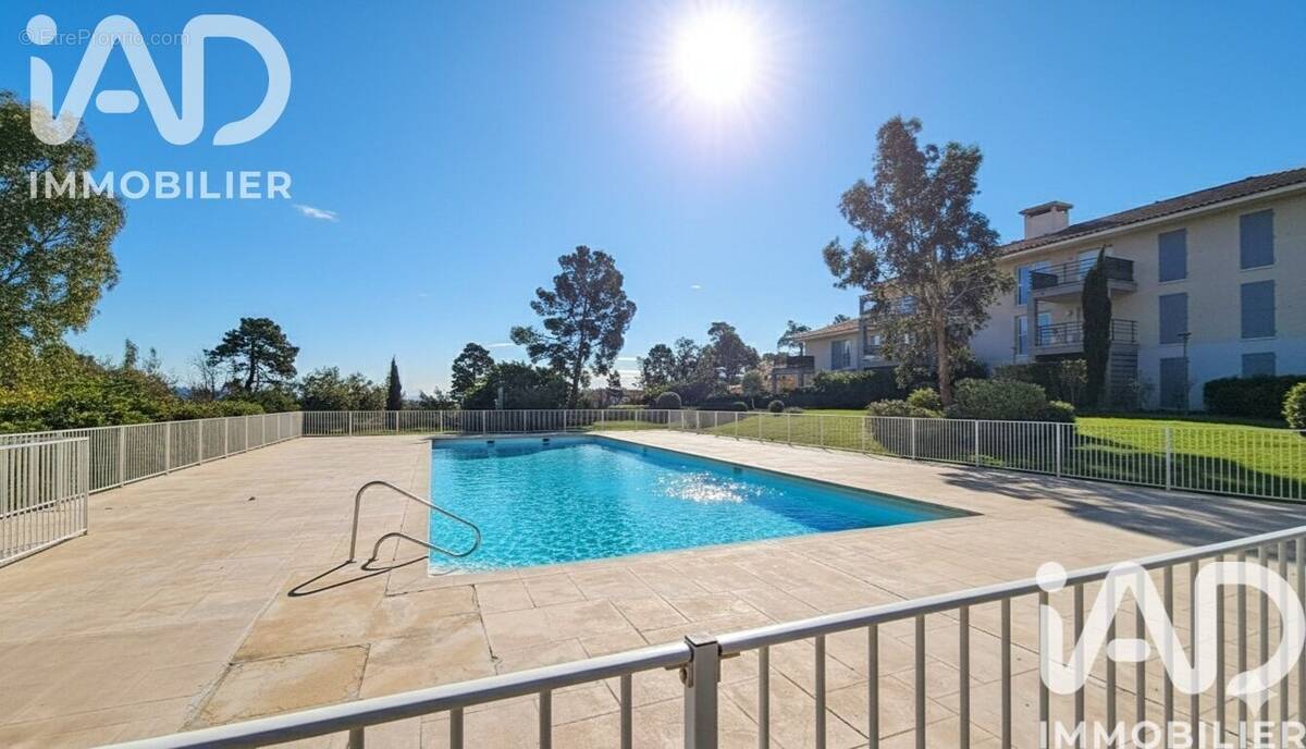 Photo 1 - Appartement à ROQUEBRUNE-SUR-ARGENS
