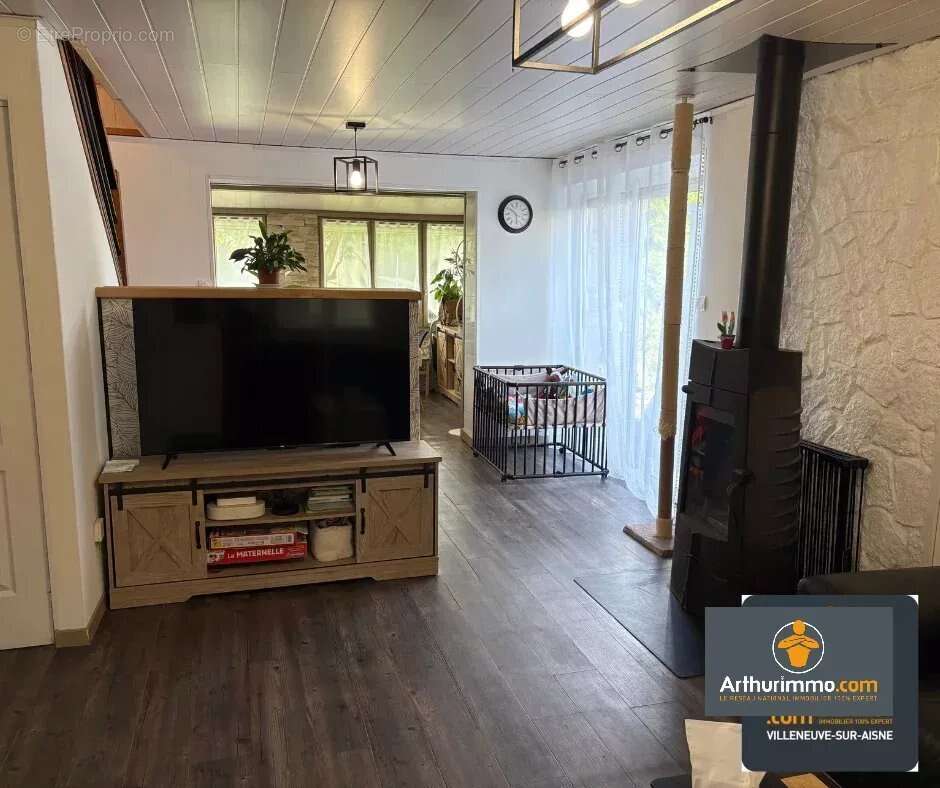 Maison à NEUFCHATEL-SUR-AISNE