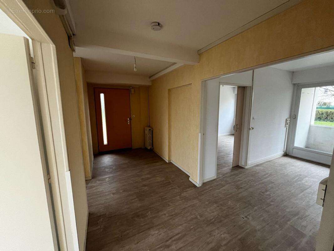 Appartement à LES PONTS-DE-CE