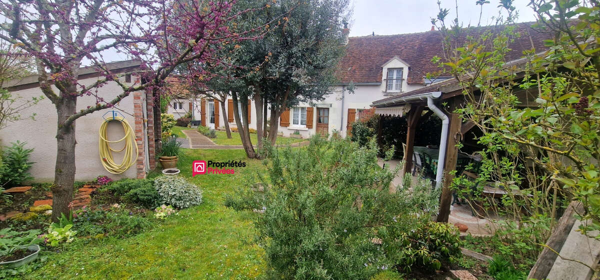 Maison à MEUSNES