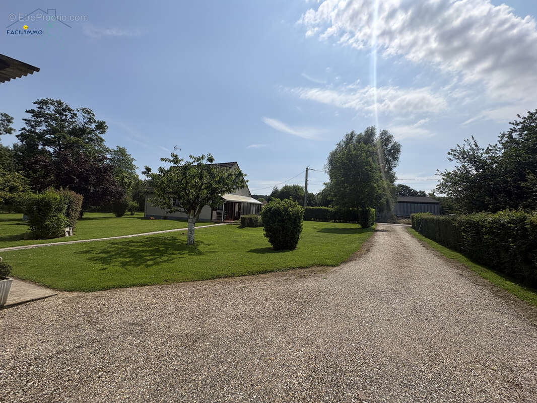 Maison à NEUFMOULIN