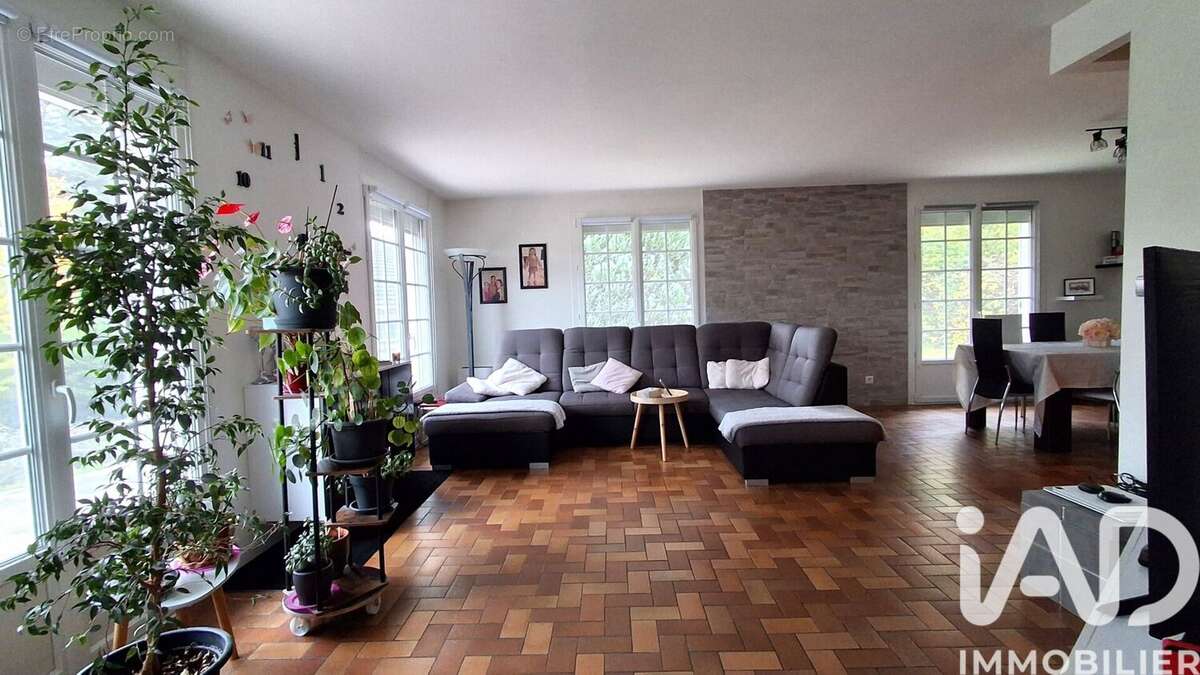 Photo 2 - Maison à MISEREY-SALINES