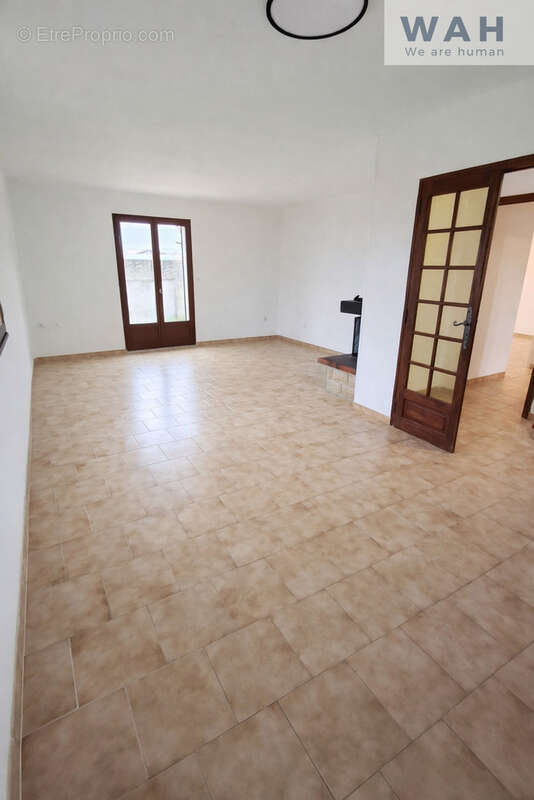 Maison à VESTRIC-ET-CANDIAC