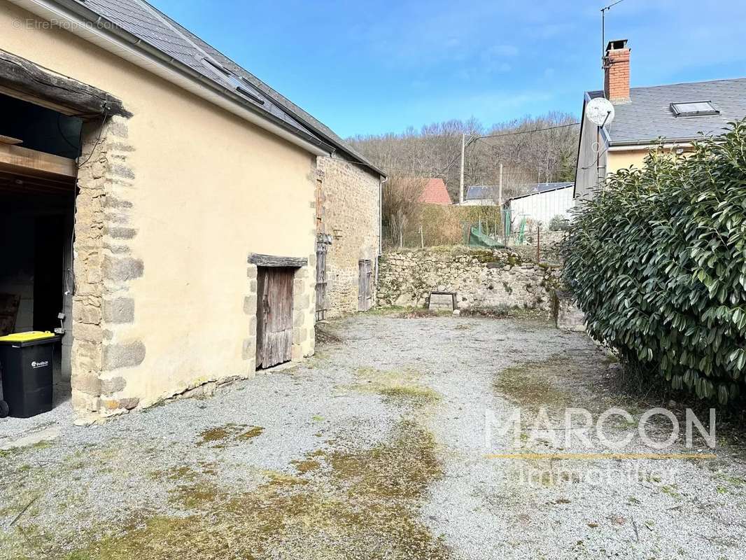 Maison à SAINT-SULPICE-LE-GUERETOIS