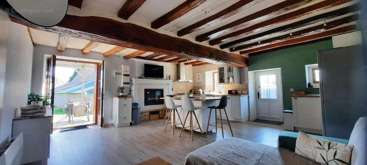 Maison à LA CHAPELLE-BLANCHE-SAINT-MARTIN