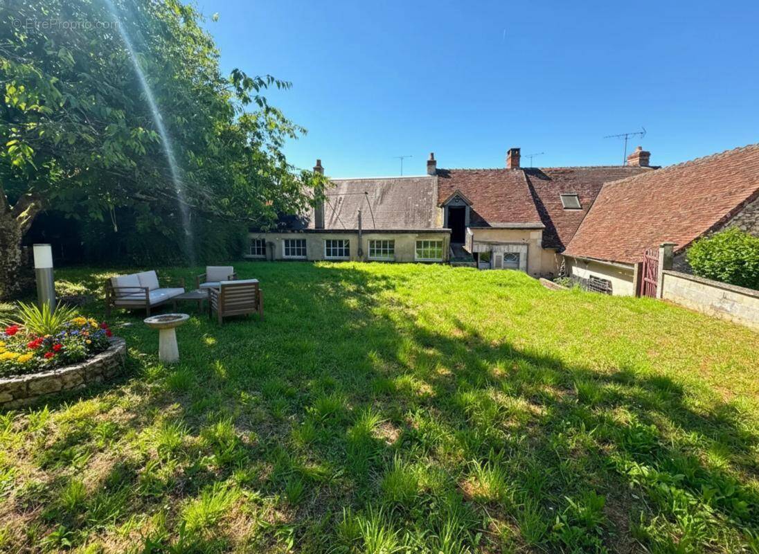 Maison à AZAY-LE-FERRON