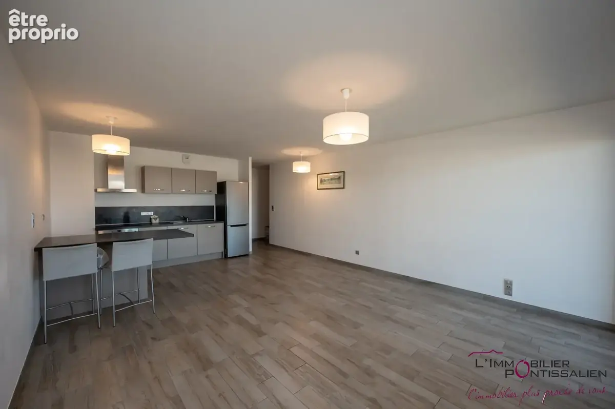 Pontarlier - proche centre ville : appartement recent de type 2 avec ascenseur, cave, garage et terrasse - photo 2