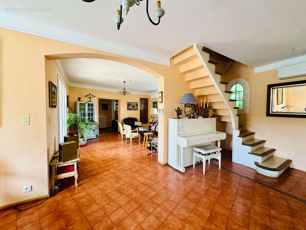 Maison ISTRES T4 de 200m² avec dépendance - photo 5