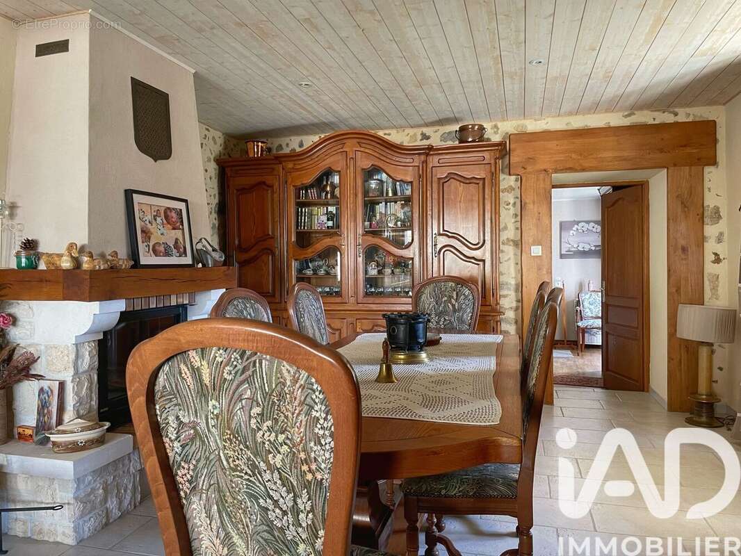 Maison 266 m² à Suaux  - photo 6