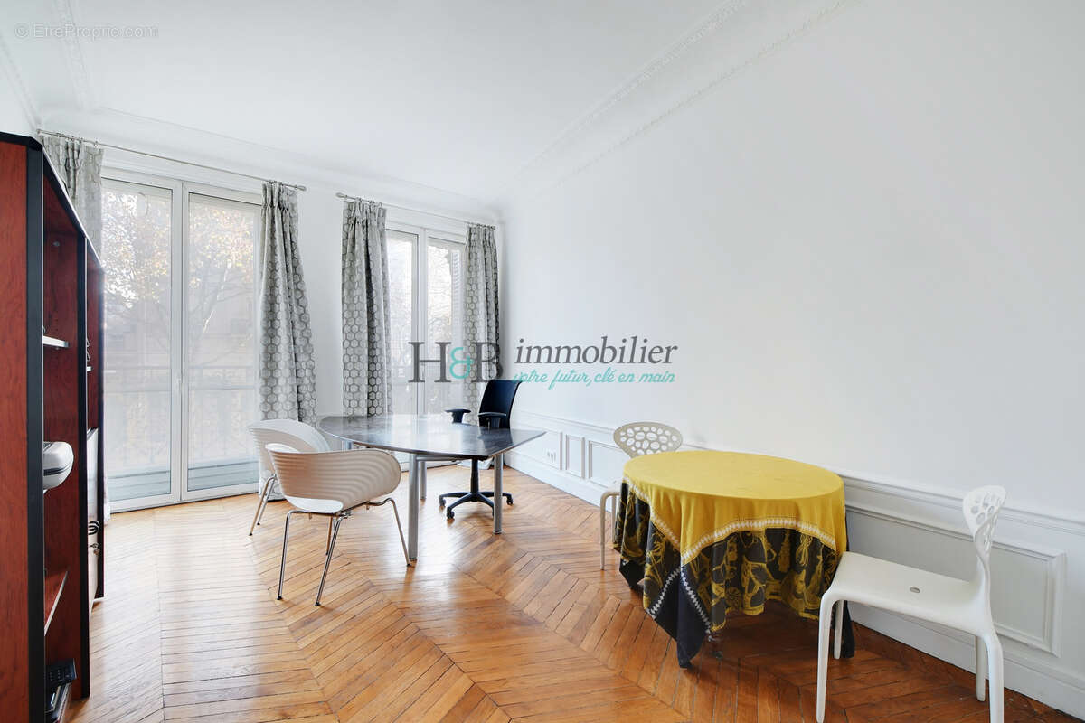 Appartement à PARIS-14E