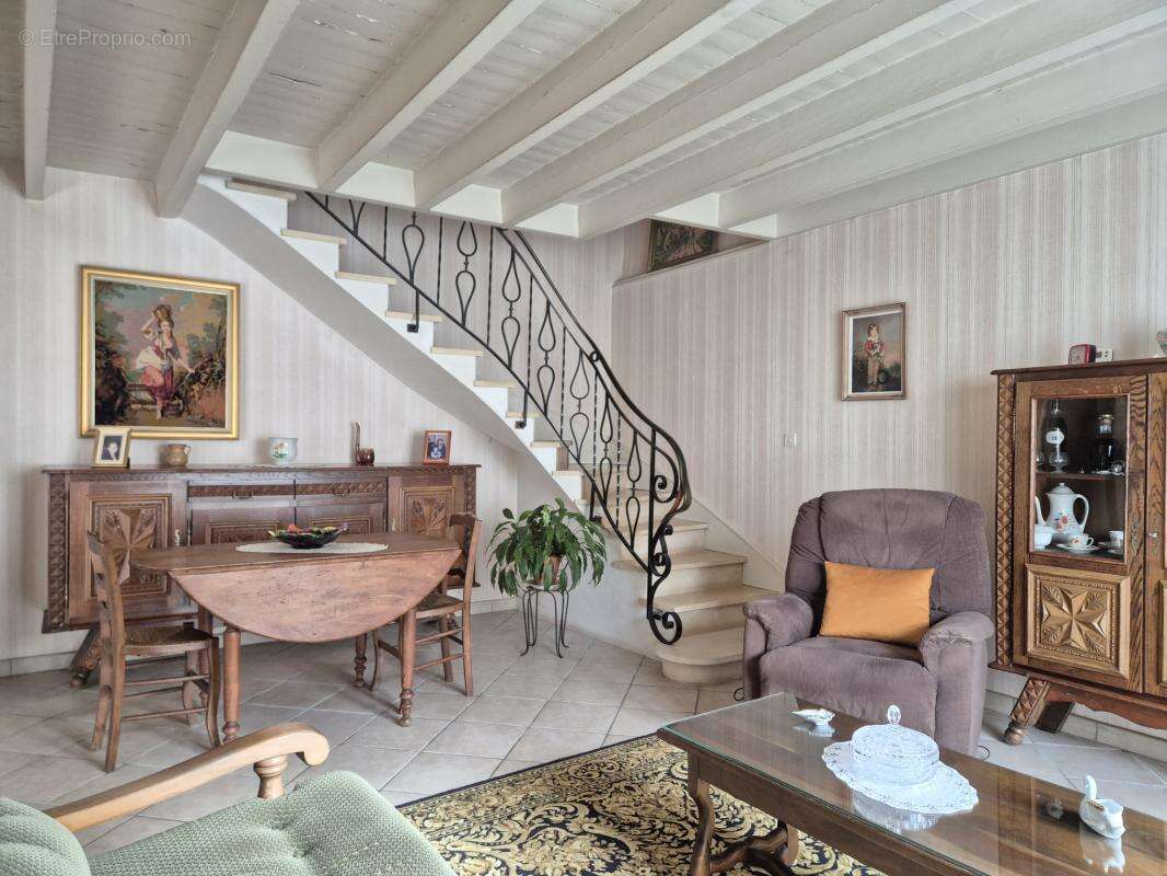 Maison à AIGRE