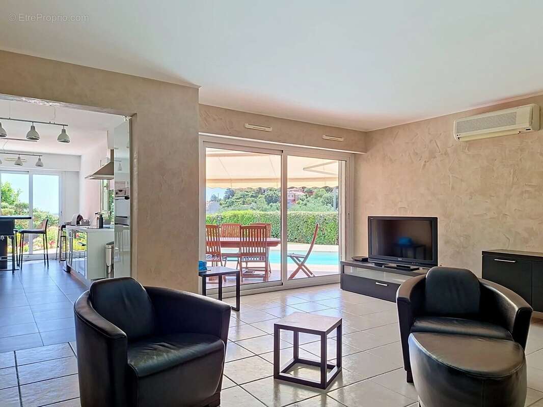 Vente apt-villa avec vue panoramique, jardin privatif et piscine - photo 5