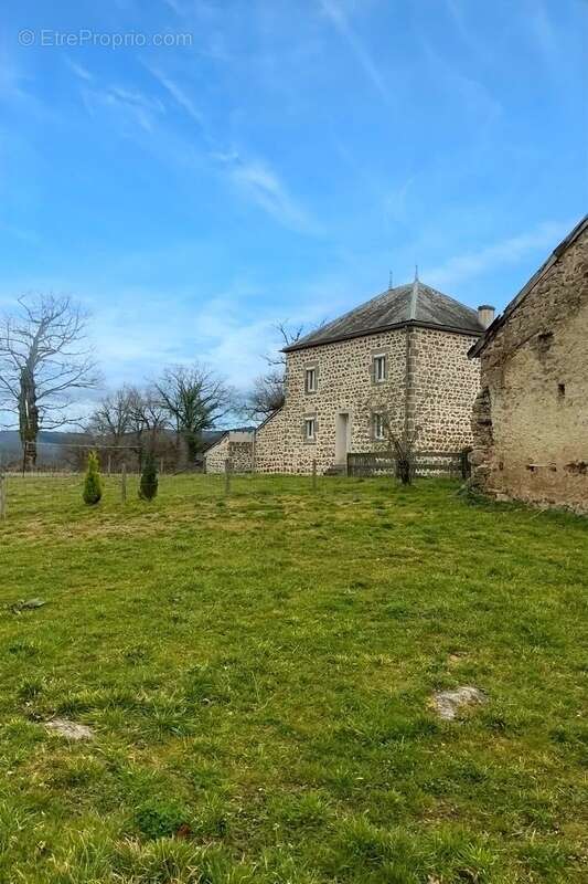 Maison à LE MAYET-DE-MONTAGNE