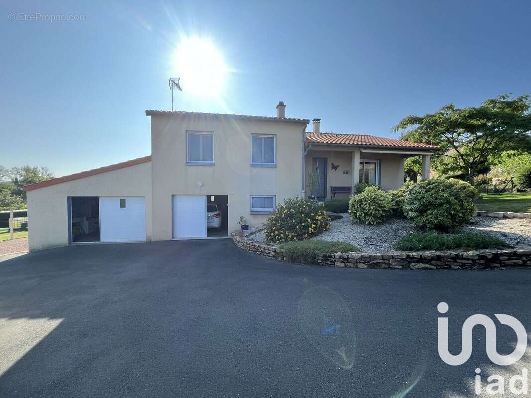 Photo 2 - Maison à MENOMBLET