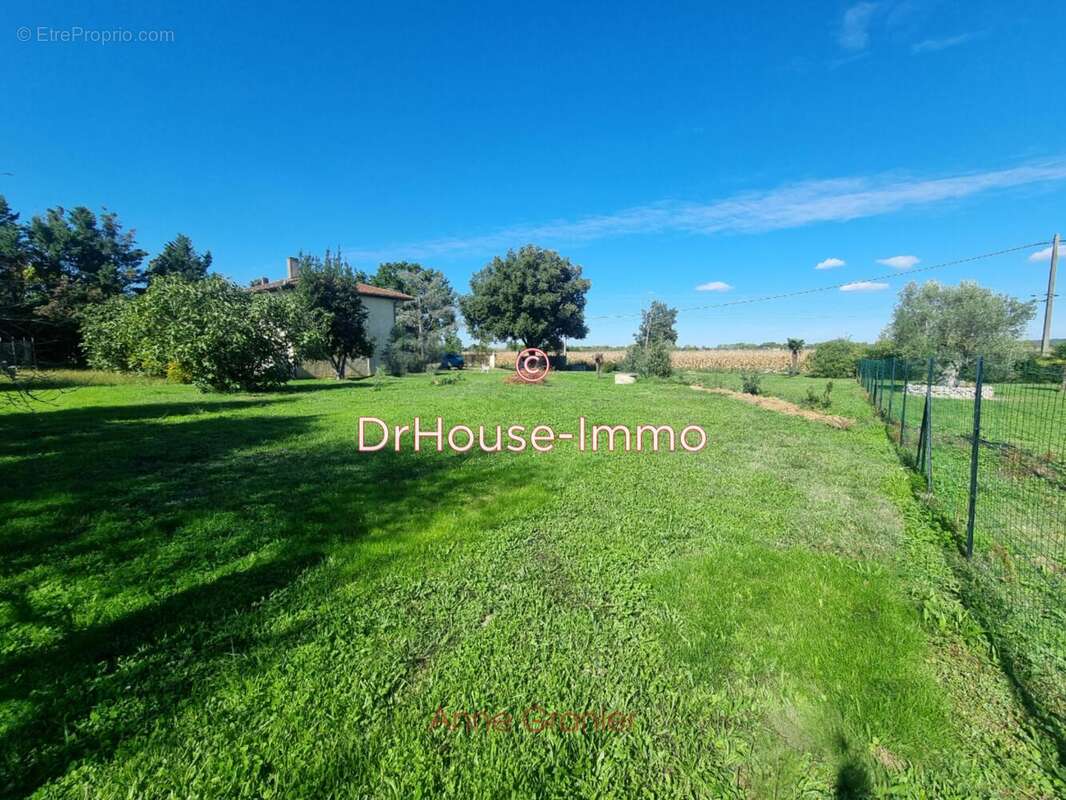 Terrain à SAINT-SULPICE