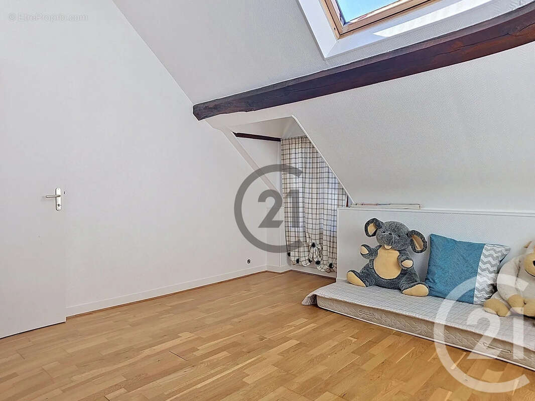 Maison 250 m² à Vulaines  - photo 18